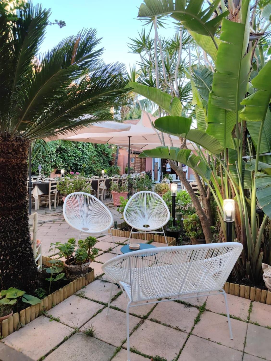 Hibiscus Comfort Stay Куарту-Сант'Элена Экстерьер фото